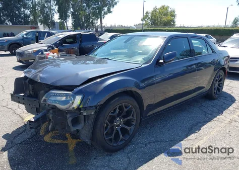 2019 Chrysler 300 300S z USA, uszkodzony, nr VIN 2C3CCABG8KH515237